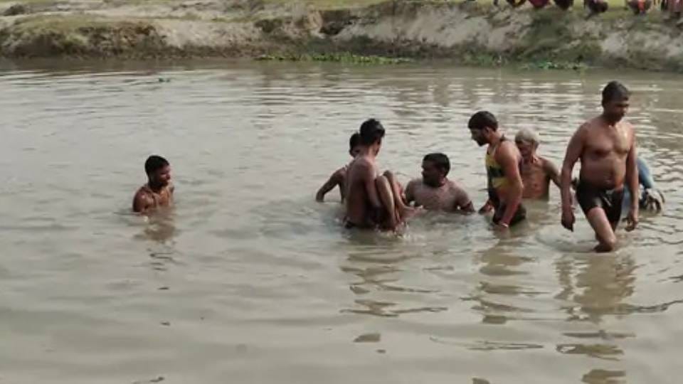 Barabanki News:सुमली नदी में नहाते समय गहराई में गए दो किशोर, डूबने से दोनों की मौत; गांव में पसरा मातम – Two Teenagers Drowned After Venturing Into Deep Water While Bathing In Sumali River In Barabanki