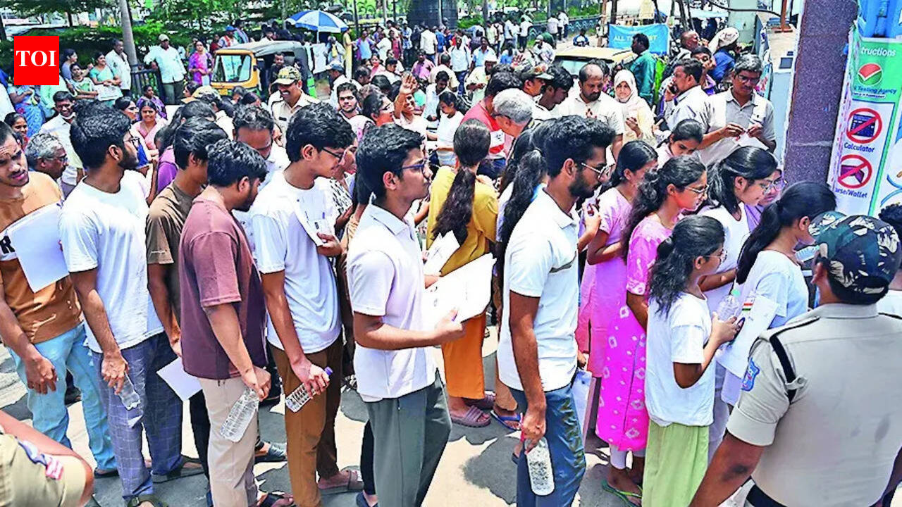 Candidates get 15 minutes extra time for NEET retest | India News
