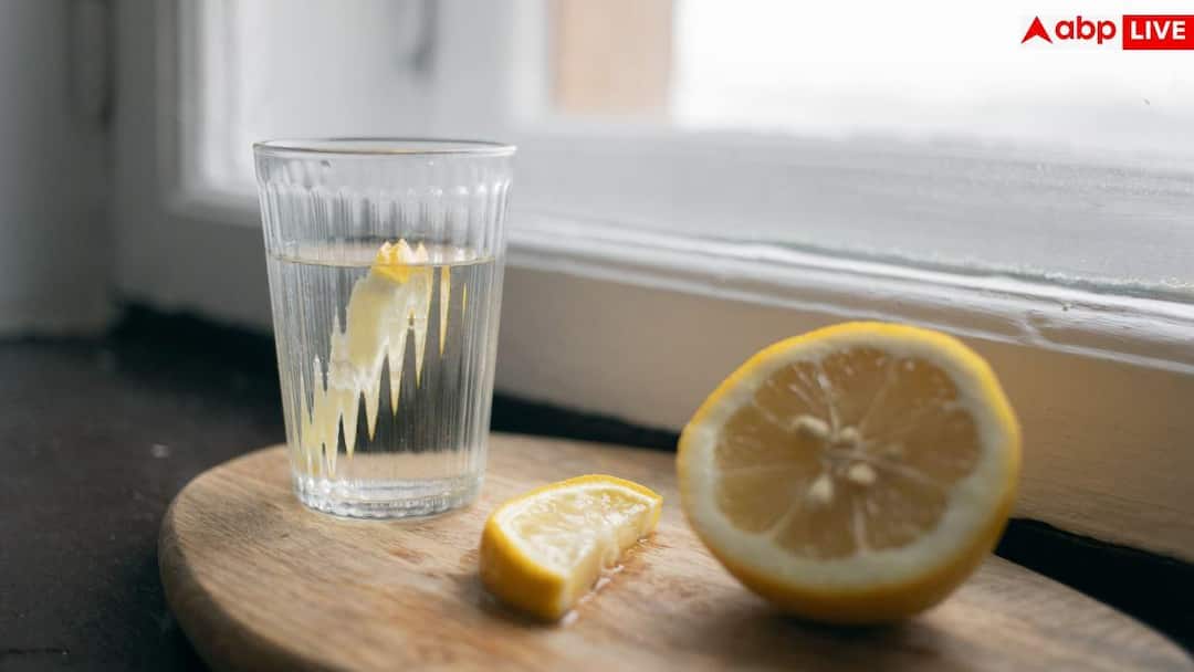 Lemon Water: नींबू पानी में भूलकर भी ना डालें ये चीज, जहर बन जाएगी फायदा देने वाली ये ड्रिंक