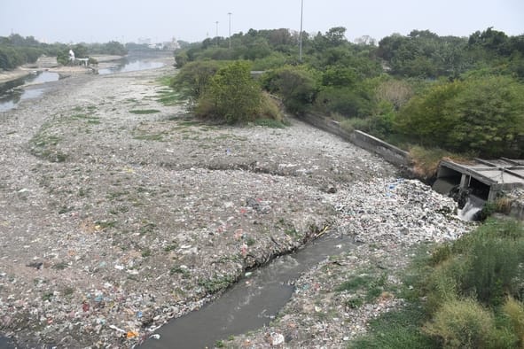 Lucknow News: गोमती में 60 फीसदी तक घटा प्रवाह,  26 में 22 सहायक नदियां सूखीं