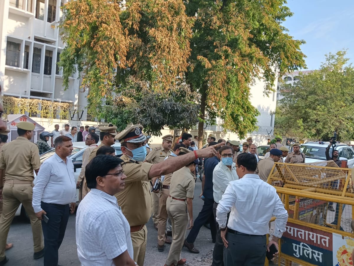 Lucknow News: प्रवेश द्वार पर एसी के पांच आउटर यूनिट देख एसआईटी नाराज