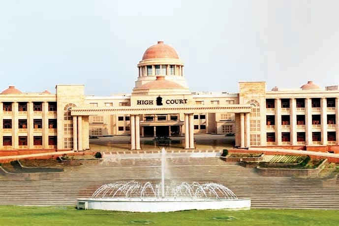 Lucknow News: सेंट्रल व लखनऊ बार के पदाधिकारियों समेत तीन वकीलों को हाईकोर्ट का नोटिस