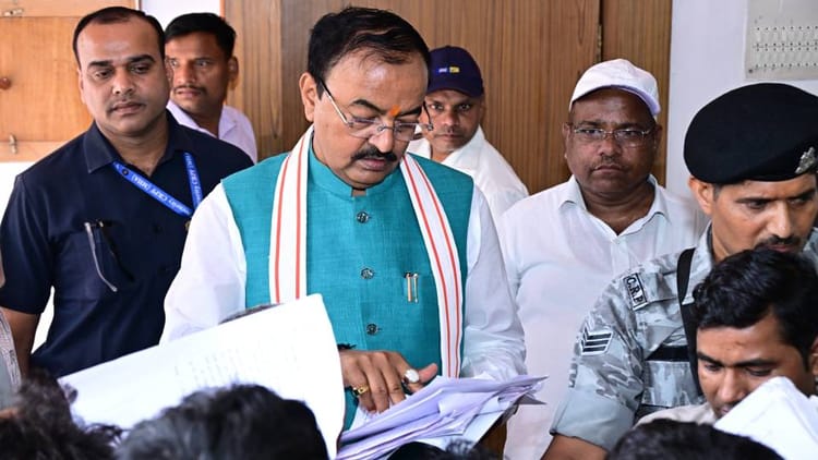 Up News:केशव मौर्य ने जनता दर्शन में सुनीं लोगों की समस्याएं, समाधान के लिए अधिकारियों को किया निर्देशित – Keshav Maurya Listened To People Grievances During Janta Darshan And Directed Officials To Resolve Them