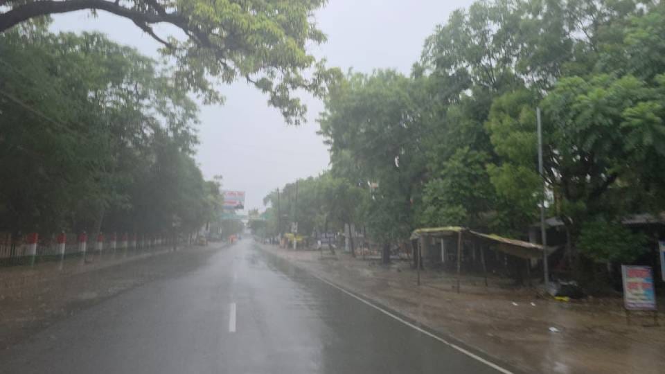 Up Weather:यूपी में मानसून की एंट्री, तराई में बरसे मेघ; 26 जिलों में बारिश का अलर्ट, जानें अपने जिले का हाल – Up Weather Update Monsoon Arrives In Up Rainfall Alert Issued For 26 Districts Know Your District Forecast
