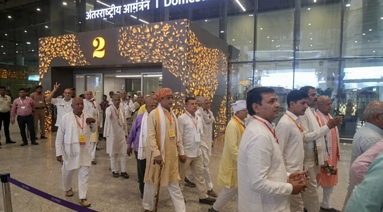 Up:जेवर एयरपोर्ट के लिए जमीन देने वाले किसान लखनऊ पहुंचे, सीएम योगी आदित्यनाथ से करेंगे मुलाकात – Up: Farmers Who Gave Up Land For Jewar Airport Have Arrived In Lucknow; They Will Meet Cm Yogi Adityanath.
