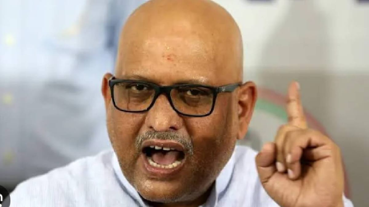 Up:रात पौने आठ बजे पुलिस की निगरानी में दर्शन पूजन कर लखनऊ लौट कांग्रेस प्रदेश अध्यक्ष अजय राय – Up: Ajay Rai Returned To Lucknow After Offering Prayers Under Police Supervision.