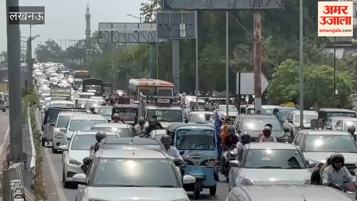 फैजाबाद रोड स्थित चिनहट फ्लाईओवर पर सोमवार सुबह लगा भीषण जाम