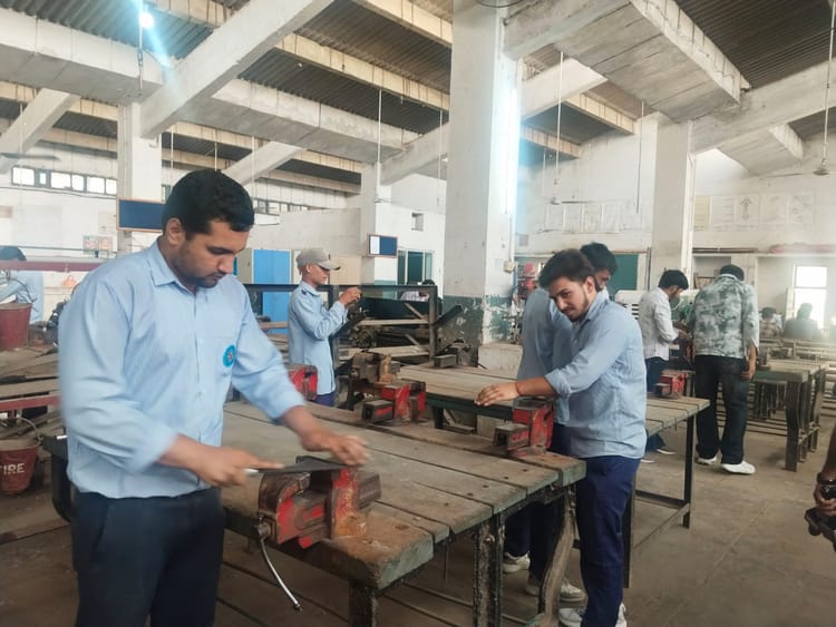 यूपी:आईटीआई की प्रवेश में बदलाव, मेरिट से पांच चरणों में होंगे प्रवेश; 75 फीसदी सीटें होंगी इनके लिए आरक्षित – Up: Changes To Iti Admissions, Admissions Based On Merit In Five Stages; 75% Of Seats Reserved For