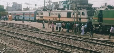 लखनऊ:जनता एक्सप्रेस के लोको पायलट को यात्रियों ने पीटा, देहरादून जा रही थी ट्रेन; एफआईआर हुई दर्ज – Lucknow: Passengers Beat Up Loco Pilot Of Janata Express, Dehradun-bound Train; Fir Registered