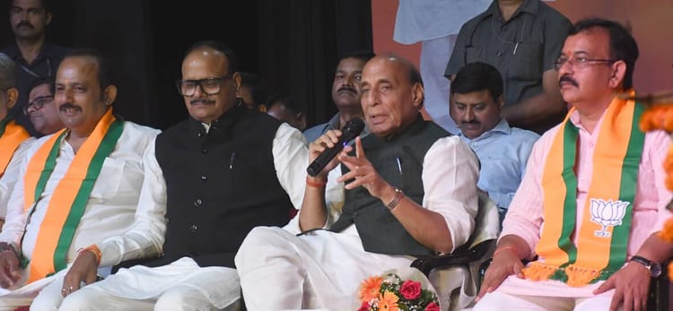 विश्वस्तरीय शहर बन रहा लखनऊ : राजनाथ