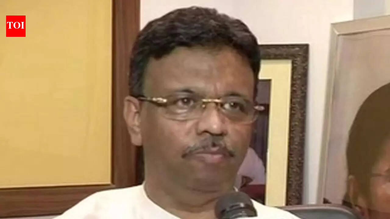 ‘He wanted dignified exit’: Firhad Hakim resigns as Kolkata mayor, TMC says Mamata Banerjee ‘permitted’ him to step aside | India News