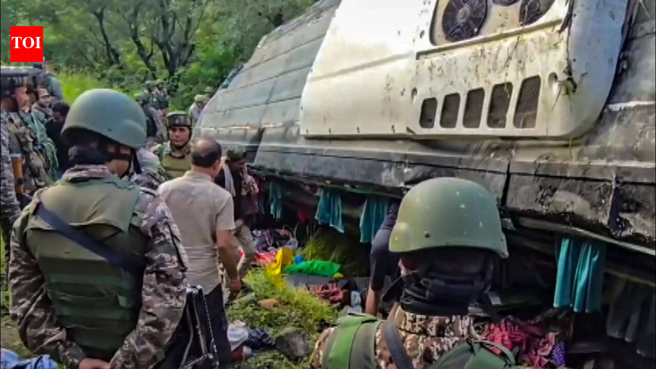 Amarnath Pilgrims Bus Accident: Jammu and Kashmir: Bus with Amarnath pilgrims slips into gorge, 39 hurt | India News