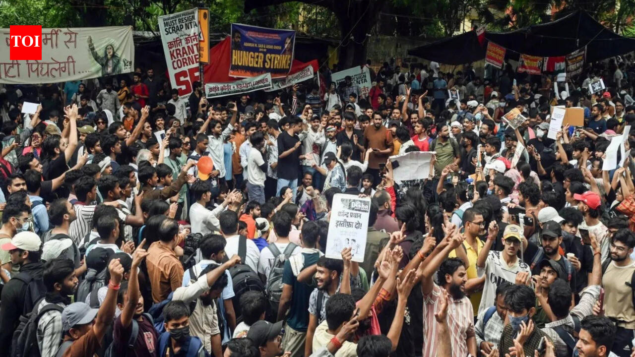 Reached out 4 times, says govt; talks at Jantar Mantar or a neutral venue, says CJP | India News