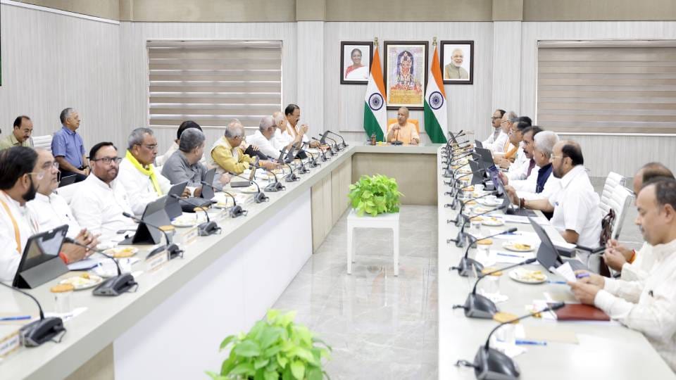 Up Cabinet:छात्राओं को स्कूटी और दो एक्सप्रेसवे समेत 16 प्रस्तावों पर मुहर, 3 से 6 अगस्त तक चलेगा मानसून सत्र – Cabinet Meeting Chaired By Cm Yogi Several Key Proposals Likely To Get Approval