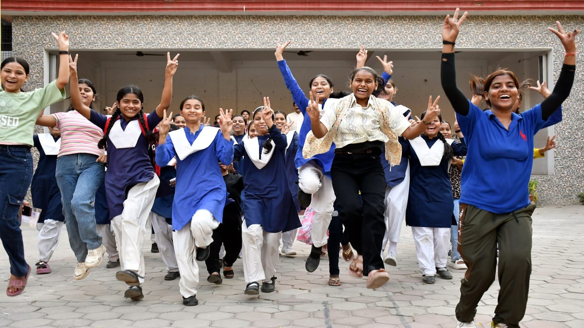 Up:यूपी बोर्ड के टॉपर्स को 2 साल तक दी जाएगी स्कॉलरशिप, जरूरतमंद छात्रों को फीस में मिलेगी बड़ी राहत – Up: Up Board Toppers To Receive Scholarships For Two Years; Needy Students To Get Significant Relief On Fees.
