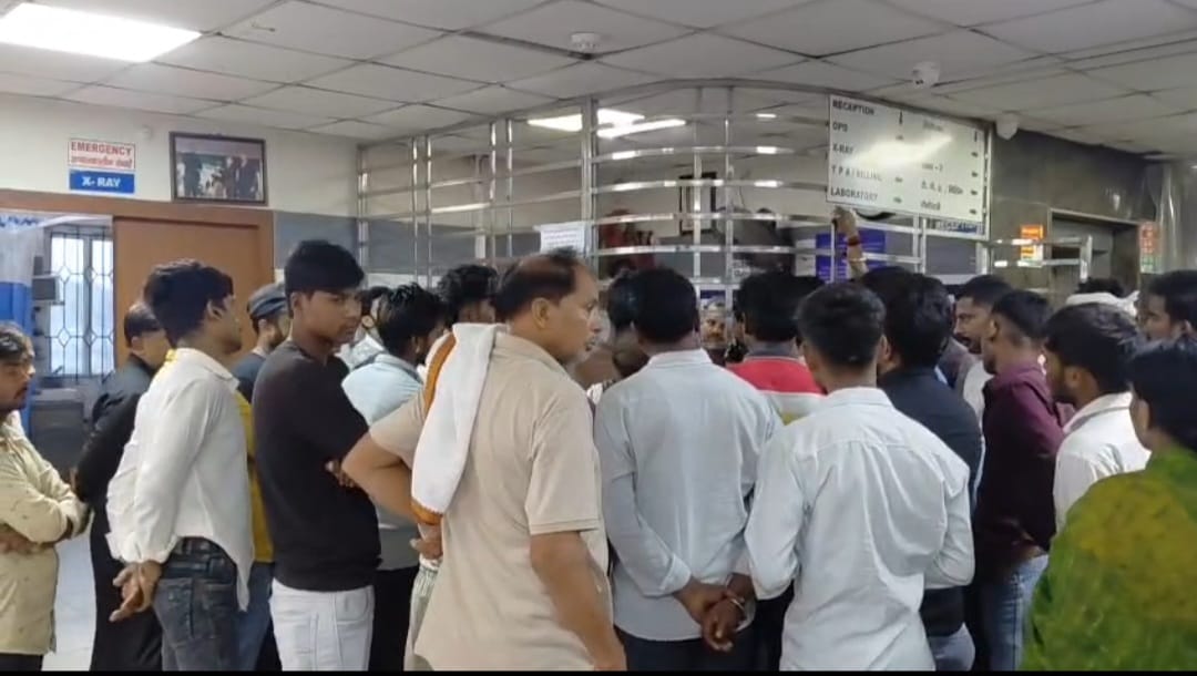 Up:राजधानी में ऑपरेशन के बाद मरीज की मौत, परिजन बोले- डॉक्टर ने नशे में सर्जरी की; अस्पताल में जमकर हंगामा – Up: Patient Dies After Surgery In The Capital; Family Alleges Doctor Performed The Procedure While Intoxicated