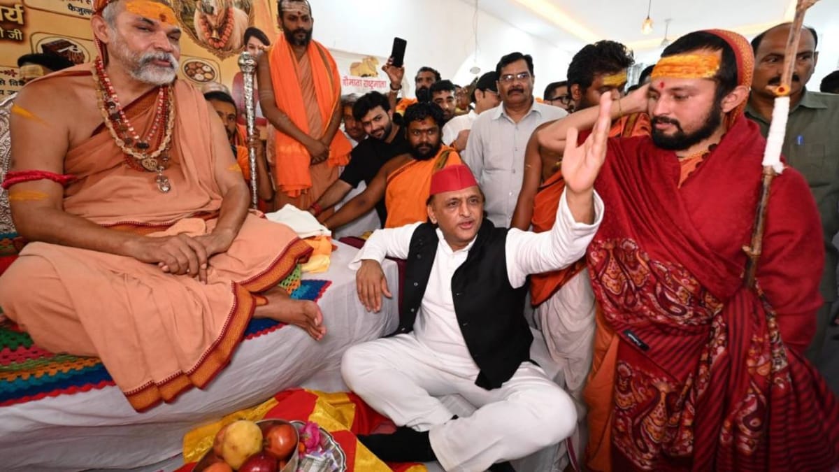 Up:शंकराचार्य अविमुक्तेश्वरानंद से मिले अखिलेश यादव, बोले- सनातन को अधर्मियों से मुक्त कराने के लिए चर्चा की – Sp President Akhilesh Yadav Met Shankaracharya Avimukteshwaranand.