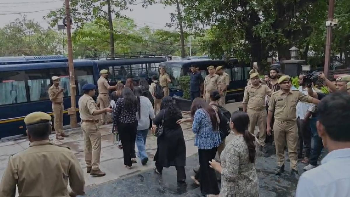 Up:समिट बिल्डिंग में फर्जी कॉल सेंटर का खुलासा, विदेशी नागरिकों से गिरोह ने वसूले 250 करोड़; ऐसे पकड़े गए – Up: Fake Call Center Busted In Summit Building; Gang Swindled ₹250 Crore From Foreign Nationals—here’s How The
