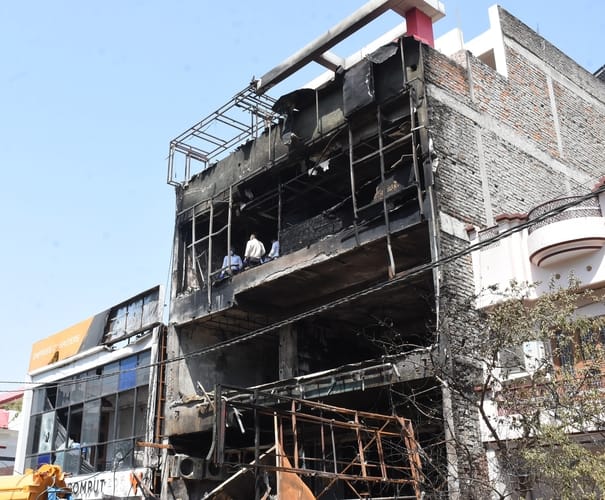अलीगंज अग्निकांड : एसआईटी जांच पूरी, दोषियों पर जल्द होगी कार्रवाई