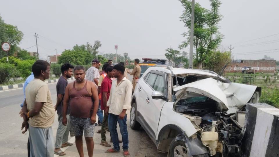 यूपी में भीषण हादसा:पुलिया से टकराई तेज रफ्तार कार; सिपाही समेत तीन की मौत, दो की हालत नाजुक – Speeding Car Crashes Into Culvert In Raebareli Three Dead Including Constable And Two In Critical Condition