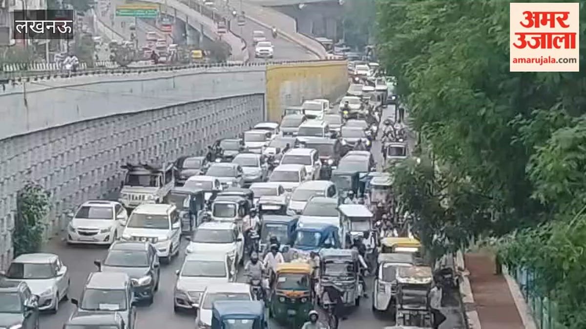 लखनऊ में मुंशी पुलिया की तरफ से आने पर पॉलीटेक्निक चौराहे के पास लगा जाम