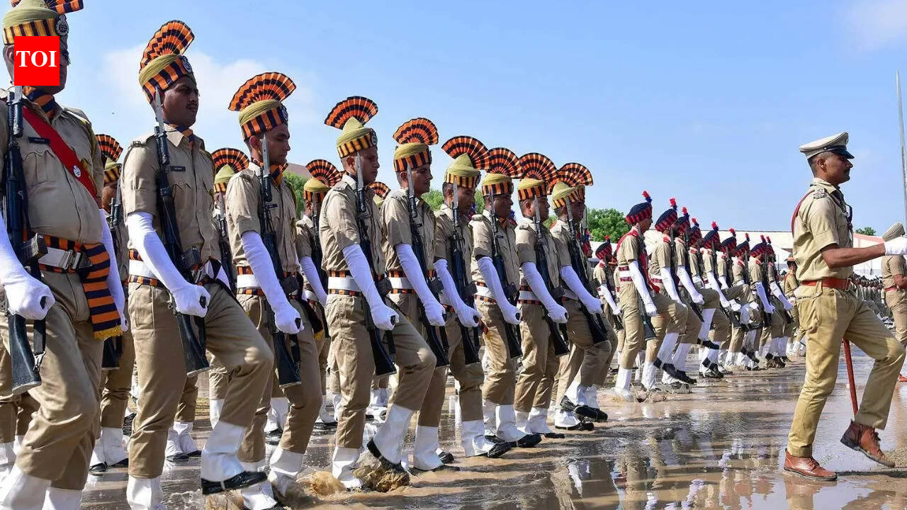 1,057 police, fire and correctional personnel receive gallantry, service medals