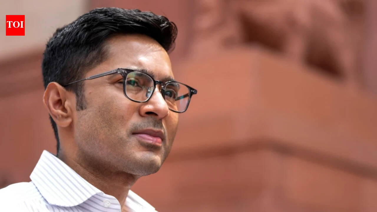 Abhishek Baner﻿jee in Supreme Court for speedy order on rebel MPs | India News
