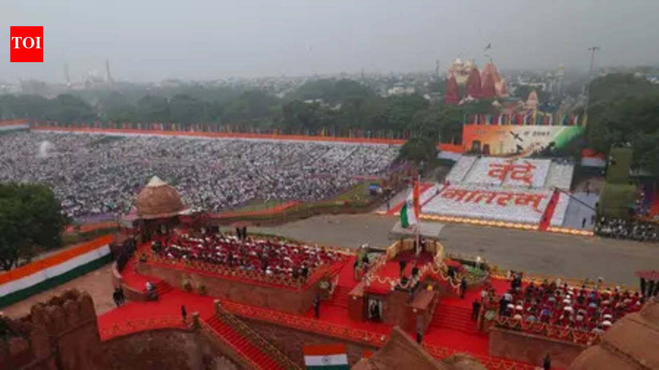In a first, Vande Mataram sung at Red Fort