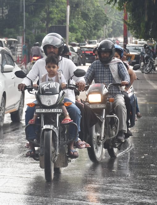 Lucknow News: बारिश, ठंडी हवाओं ने दी राहत
