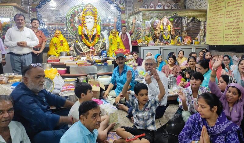 Lucknow News:झूलेलाल मंदिरों में विशेष पूजन, अर्पित किया 56 भोग – Special Prayers Held At Jhulelal Temples; ’56 Bhog’ Offered
