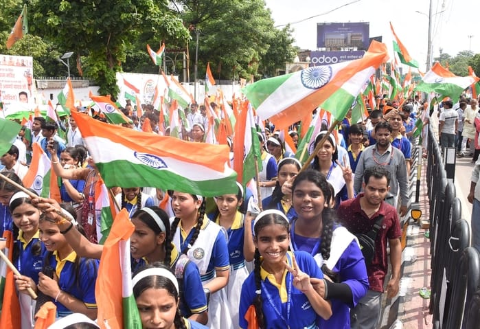 Lucknow News:तिरंगे के साथ कदम बढ़ाते बच्चों ने जगाया राष्ट्रप्रेम – Children Marching With The Tricolour Awakened A Sense Of Patriotism