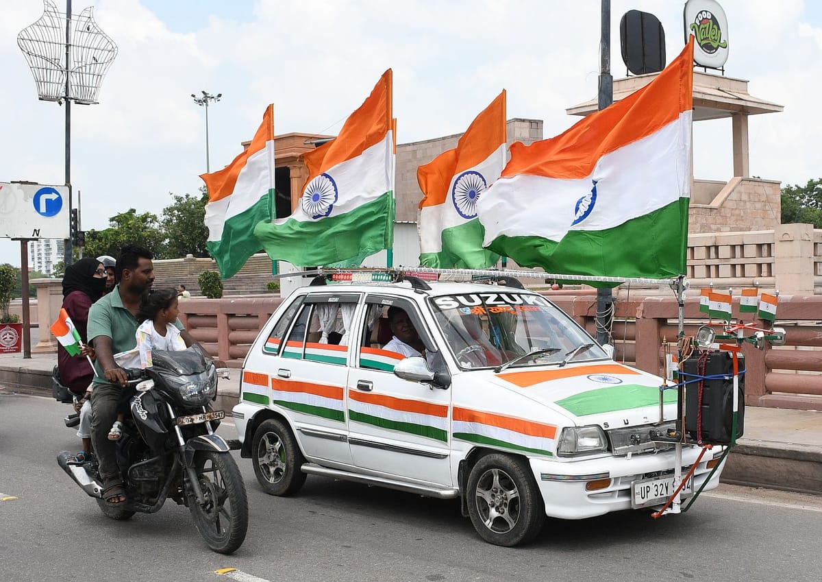 Lucknow News:देशभक्ति की बही बयार, शान से लहराया तिरंगा – A Wave Of Patriotism Swept Through; The Tricolour Fluttered Proudly