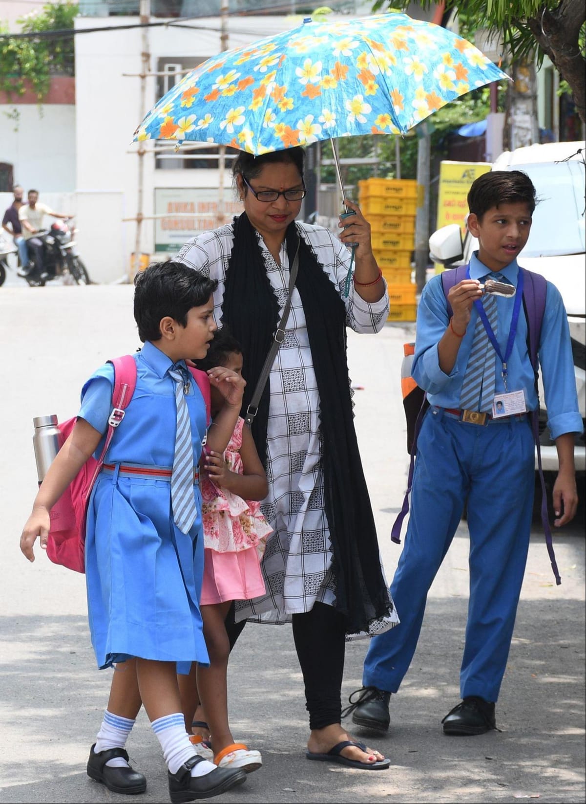 Lucknow News:धूप, उमस ने बढ़ाई बेचैनी, आज और पारा चढ़ने के आसार – Sun And Humidity Increase Discomfort; Mercury Likely To Rise Further Today