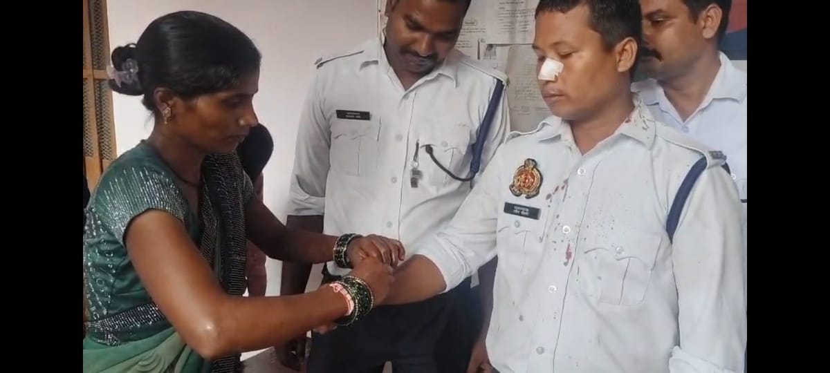 Lucknow News:मंगलसूत्र लूटकर भागा बदमाश, ट्रैफिक सिपाही ने 500 मीटर दौड़ाकर दबोचा – Criminal Flees After Snatching Mangalsutra, Traffic Constable Chases Him For 500 Meters And Nabs Him