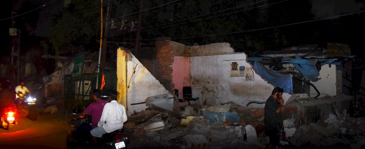 Lucknow News:वकीलों के 57 अवैध चैंबर ढहाए – 57 Illegal Lawyers’ Chambers Demolished
