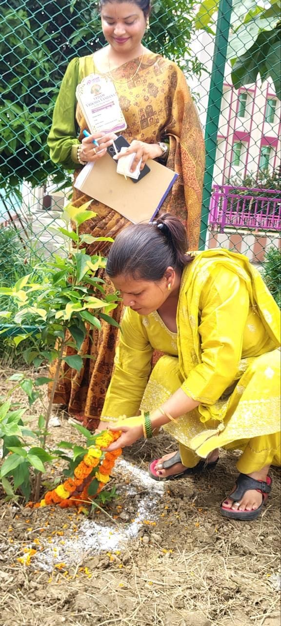 Lucknow News:वेदम वर्ल्ड स्कूल में हुआ पौधरोपण – Tree Plantation Drive Held At Vedam World School