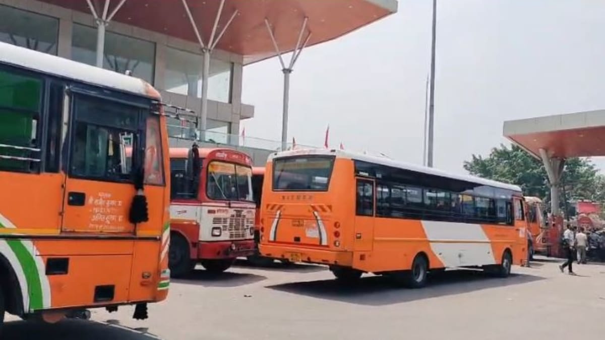 Lucknow:यात्री को बीच रास्ते उतारने पर चालक-परिचालक निलंबित, शिकायत पर हुई कार्रवाई – Lucknow: Driver And Conductor Suspended For Dropping Off A Passenger Mid-journey