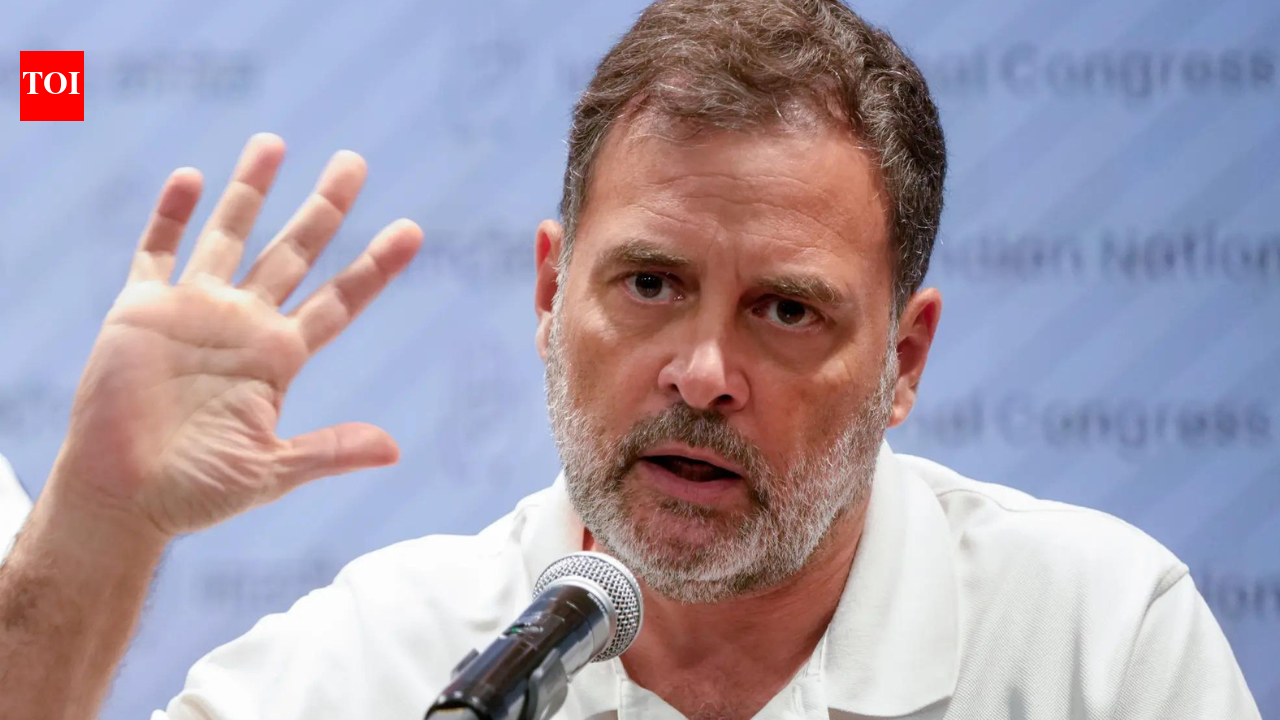 Supreme Court quashes Lucknow Court order summoning Rahul Gandhi