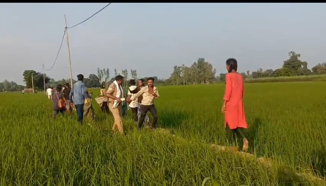 Up:बाराबंकी में दरोगा ने किसान को पीटा, गुस्साए ग्रामीणों ने पुलिसकर्मियों को बनाया बंधक; हाथापाई की बनी नौबत – Up: In Barabanki, A Police Officer Beats A Farmer, And Angry Villagers Take Policemen Hostage, Leading To A Sc