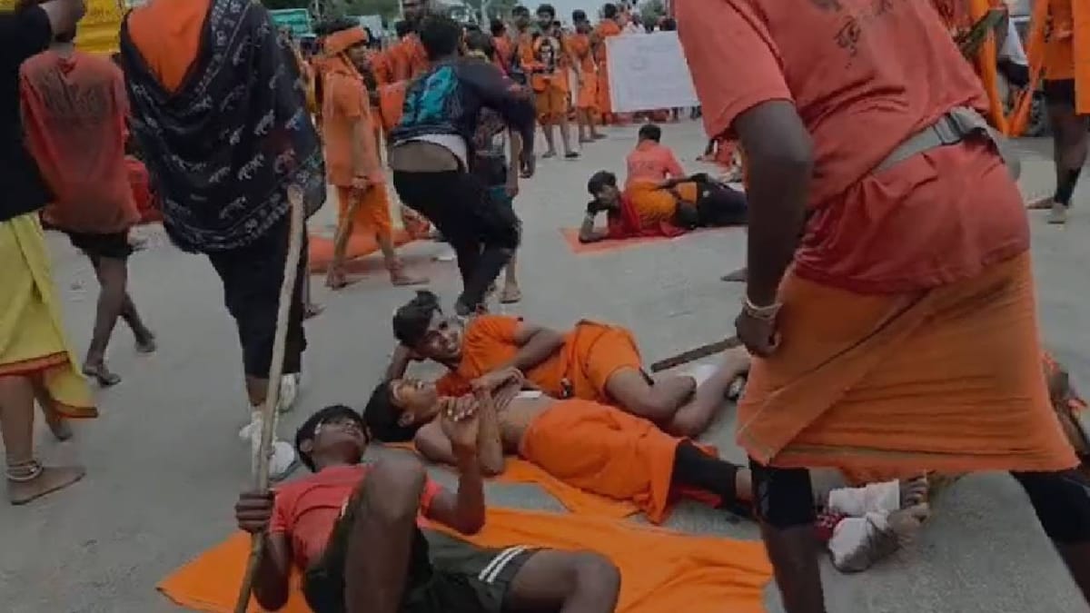 Up:लखनऊ में चांदी का आवरण हटाने की मांग पर कांवड़ियों ने मोहान रोड किया जाम, एंबुलेंस भी फंसी – Up: Kanwariyas Blocked Mohan Road In Lucknow Demanding The Removal Of A Silver Covering; Ambulances Also Got S