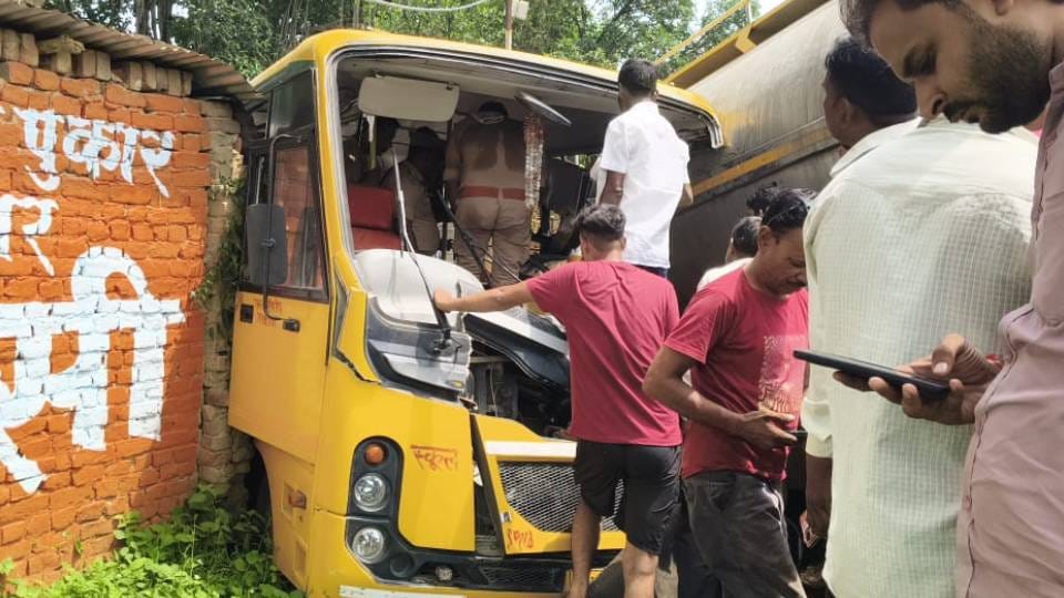 अमेठी:दूध के टैंकर से भिड़ी स्कूल बस, छह बच्चे घायल; सभी को अस्पताल में कराया गया भर्ती – School Bus Collides With Milk Tanker In Amethi Six Children Injured