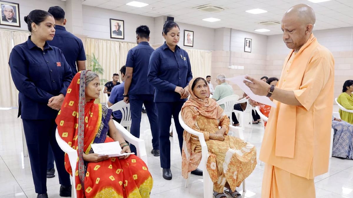 जनता दर्शन:सीएम से पूनम बोली- ‘आत्मनिर्भर बनना चाहती हूं’, योगी ने कहा- मन से गोसेवा करो, कष्ट दूर होंगे – Janata Darshan: Poonam Told Cm Yogi, “i Want To Become Self-reliant”; Yogi Replied, “serve Cows With A Sincere