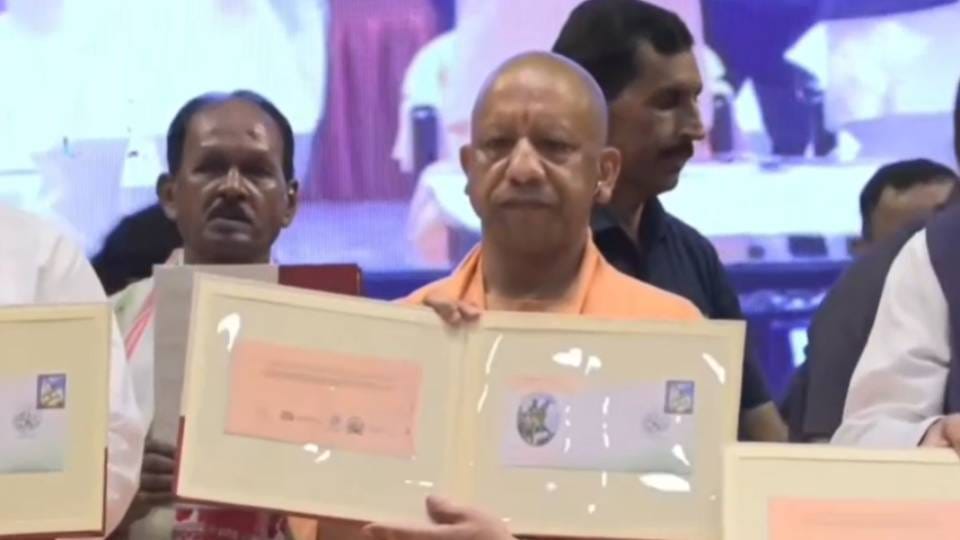यूपी:योगी ने राणा बेनी माधव ऑडिटोरियम का किया लोकार्पण, डाक टिकट भी जारी; बोले- रायबरेली के लिए ऐतिहासिक दिन – Cm Yogi Arrives In Raebareli Political Message Alongside Gifts Worth Billions