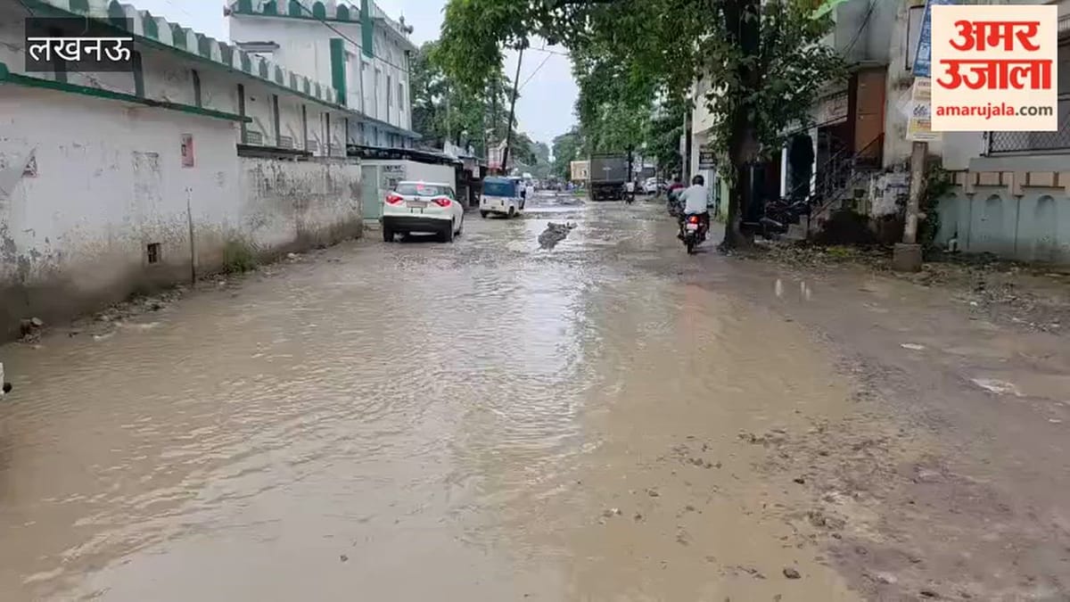 लखनऊ के लालजी टंडन वार्ड में गहरा गड्ढा, गिरकर घायल हो रहे राहगीर