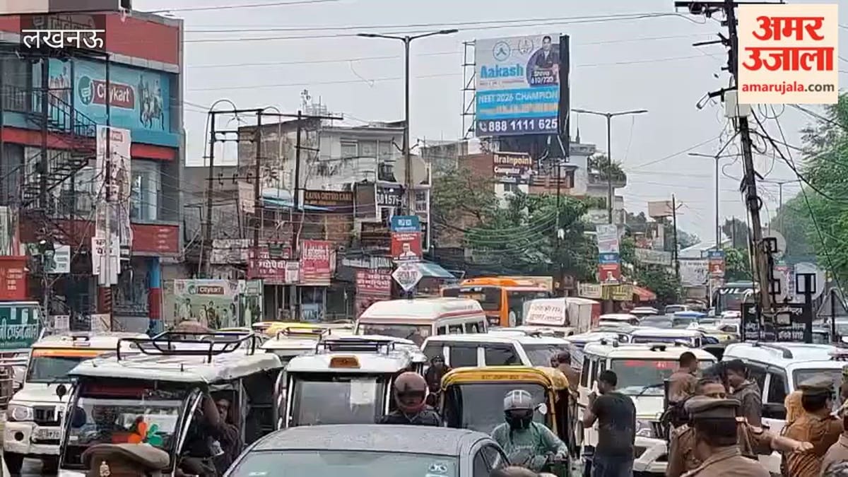 लखनऊ में जेन अल्फा का फूटा गुस्सा, समझाने के बाद मानीं छात्राएं, वापस लौटीं