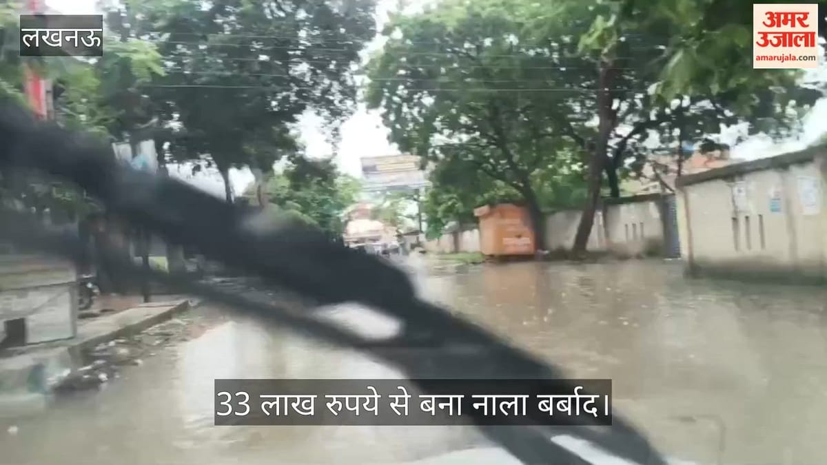 सीतापुर हाइवे से चंद्रिका देवी मंदिर रोड पर भीषण जल भराव, 33 लाख रुपए में बना नाला निष्प्रयोज्य