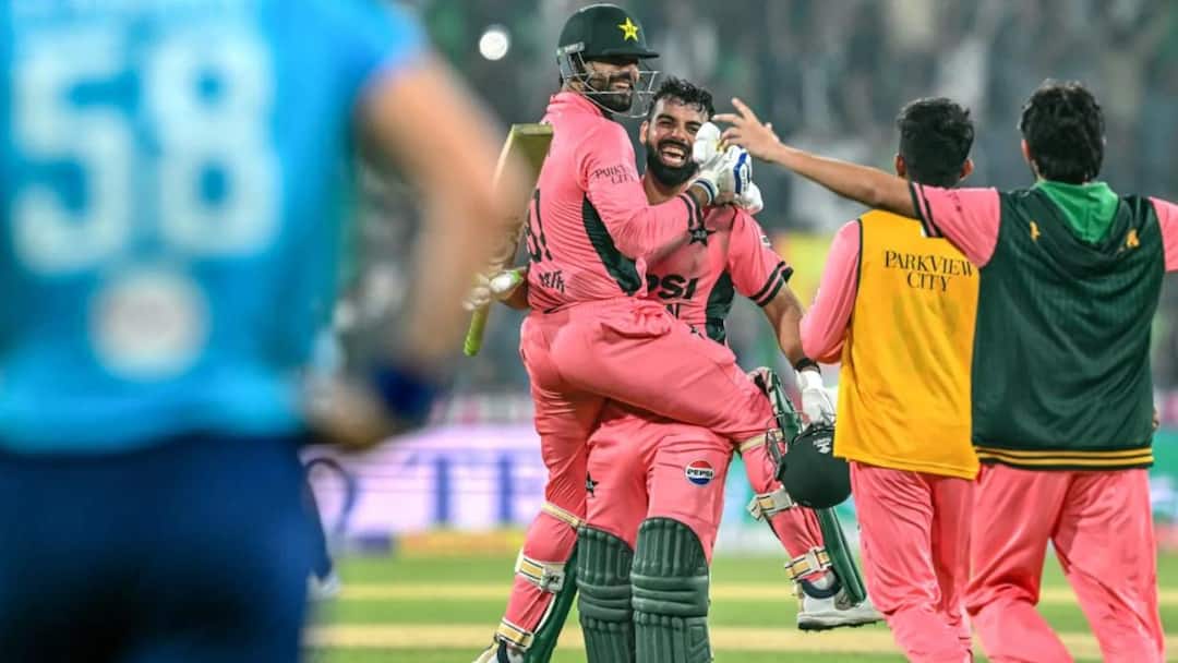 113 रन ठोक शादाब खान ने बनाए 4 सबसे बड़े रिकॉर्ड, इंग्लैंड के जबड़े से छीनी जीत