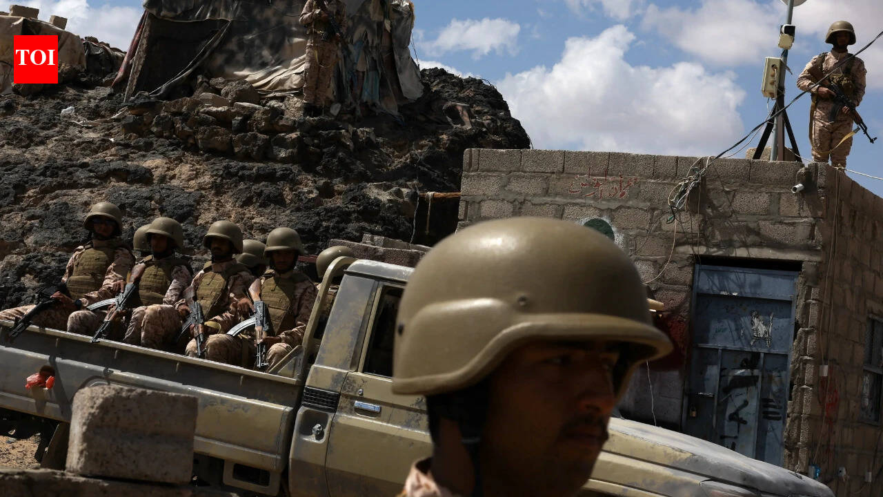 Over 30 Yemeni fighters killed, 70 injured as Houthis target military camp with ballistic missiles